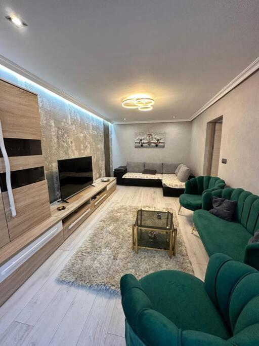 Stylish Apartment In Dambu Târgu-Mureş Exteriör bild